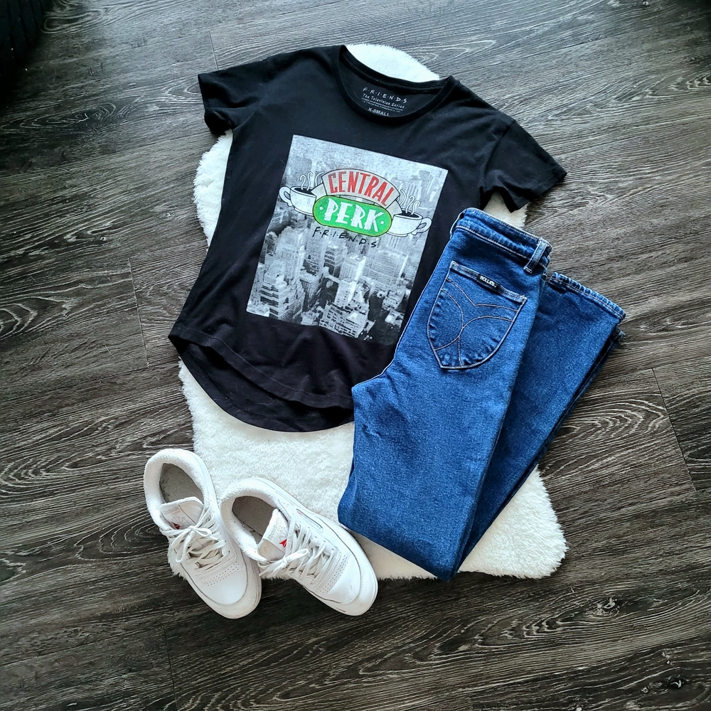 Friends Central Perk Graphic Tee In Black Sz X-Small